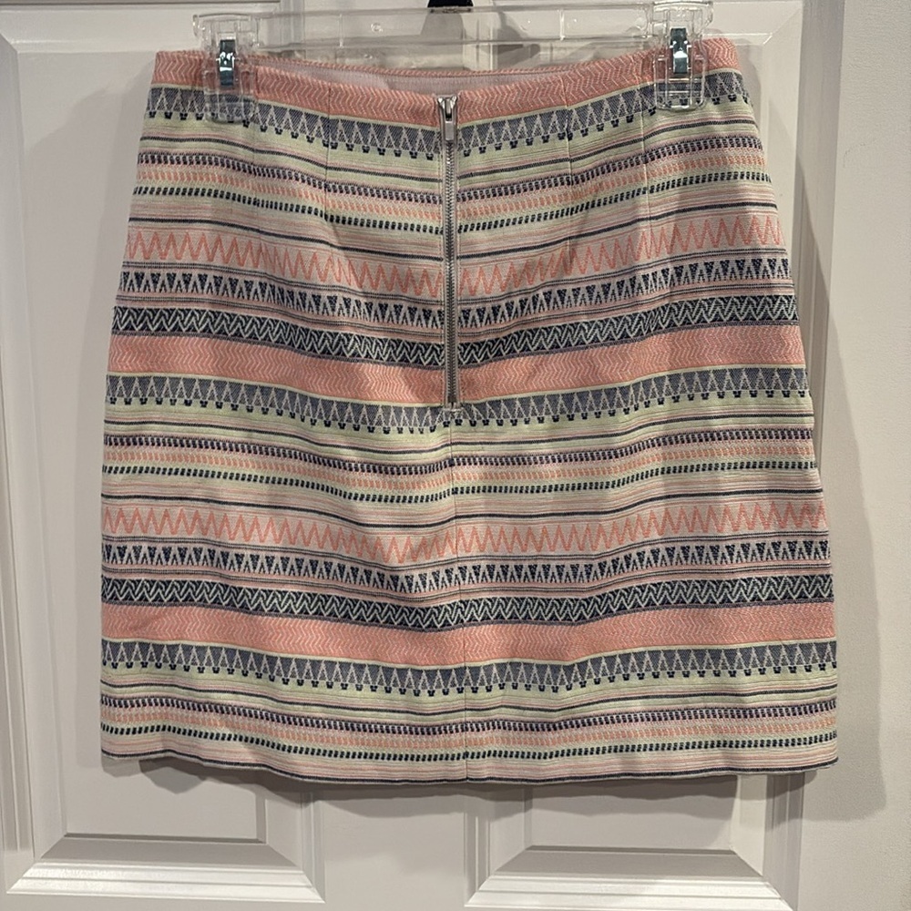 Ann Taylor LOFT women’s multicolor chevron back zip grosgrain skirt - NWT 4P - Picture 2 of 3